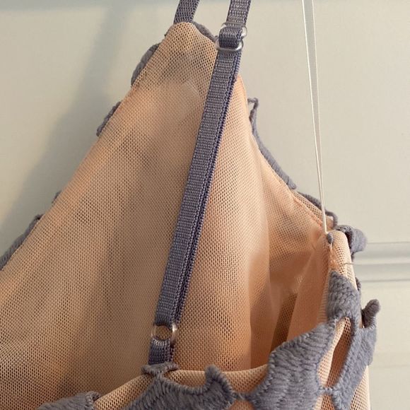 EUC. Elliatt "Tingle" Periwinkle lace dress with nude underlay - XS - Picture 6 of 13